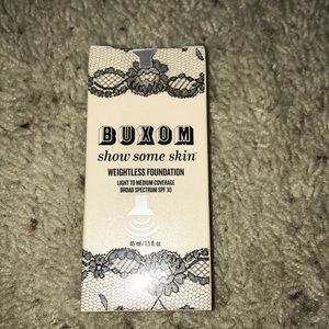 Buxom weightless foundation